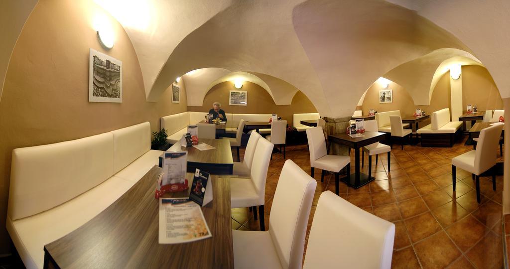 Fontana Pizzeria - Pension Ceske Budejovice Eksteriør billede
