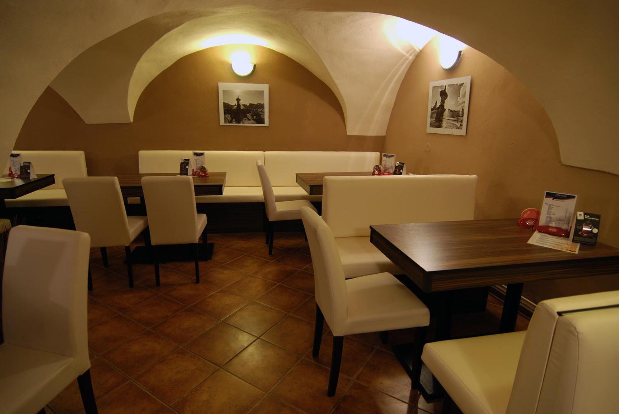 Fontana Pizzeria - Pension Ceske Budejovice Eksteriør billede
