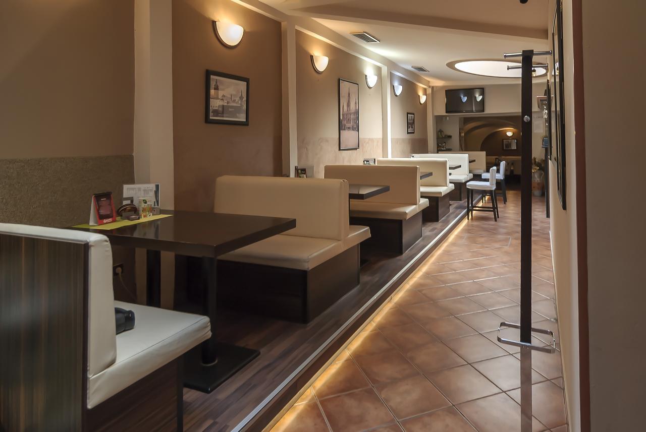 Fontana Pizzeria - Pension Ceske Budejovice Eksteriør billede